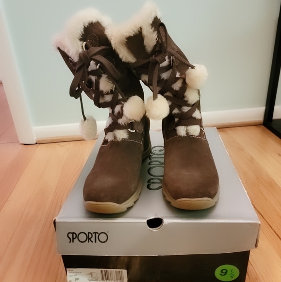 BRAND NEW SPORTO JOJO LACE UP WATERPROOF WINTER BOOTS, TAN SUEDE FAUX FUR SZ 9.5 - Picture 2 of 5